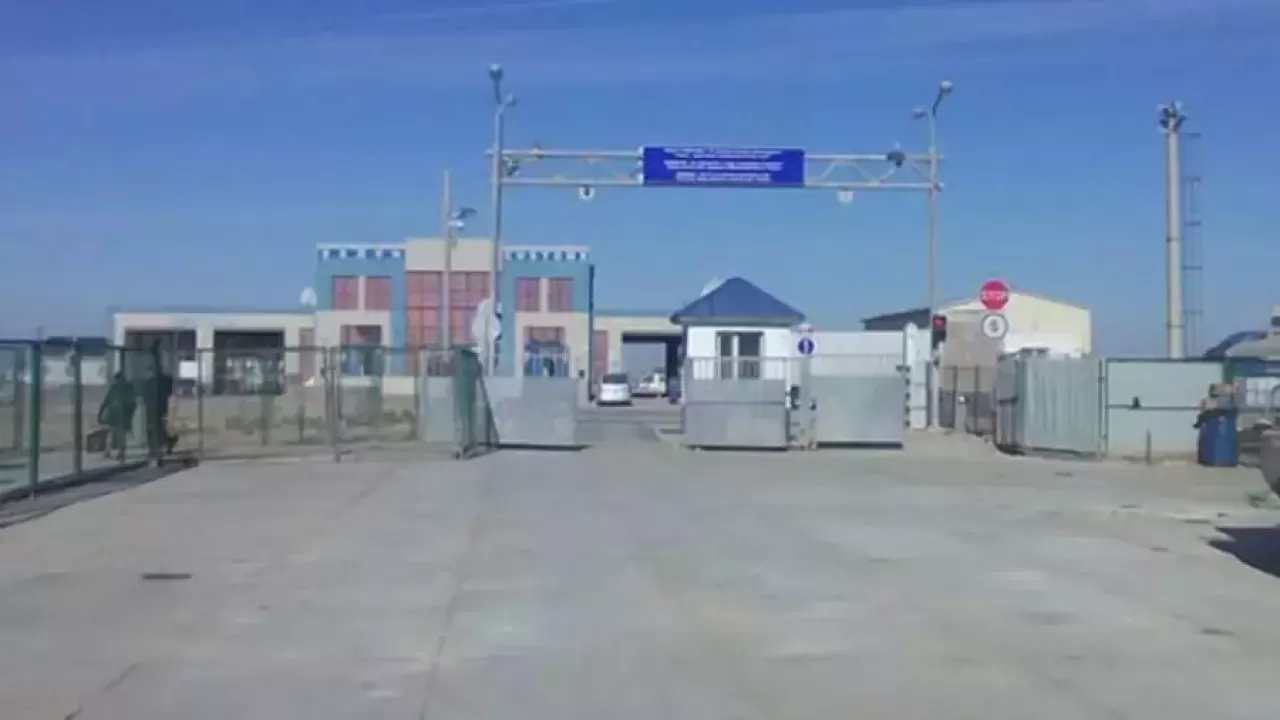Пункт пропуска в Каракалпакстане на границе с Узбекистаном закрыт 