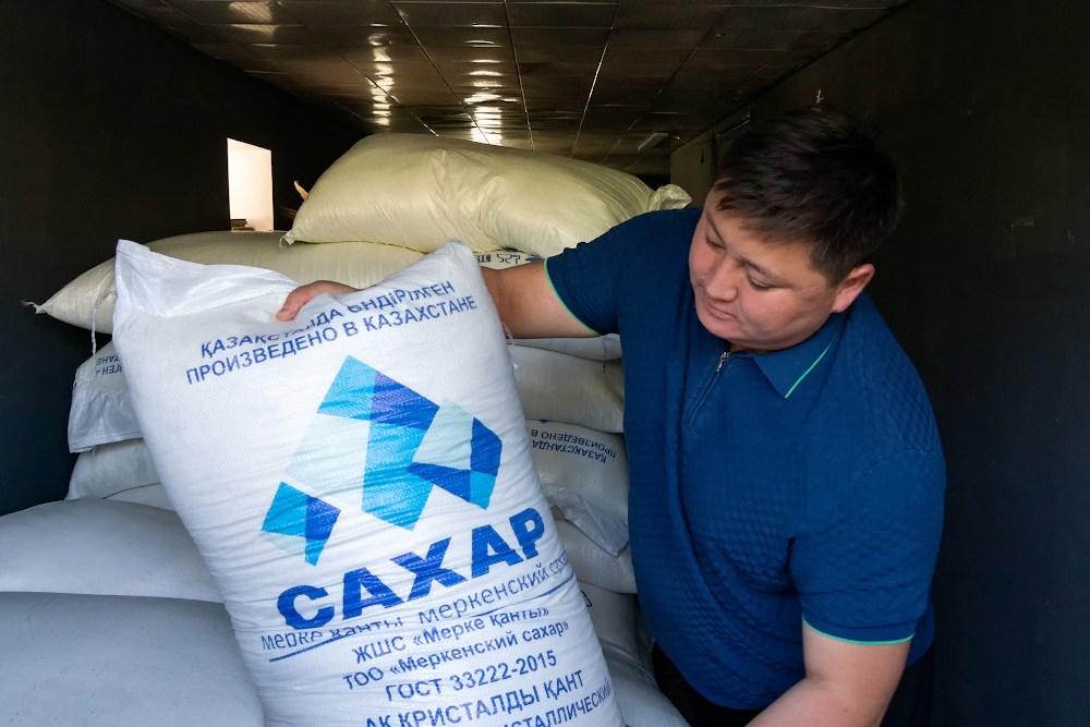 В Алматы стал появляться в продаже сахар. Правда не везде, и дороже 500 тенге.