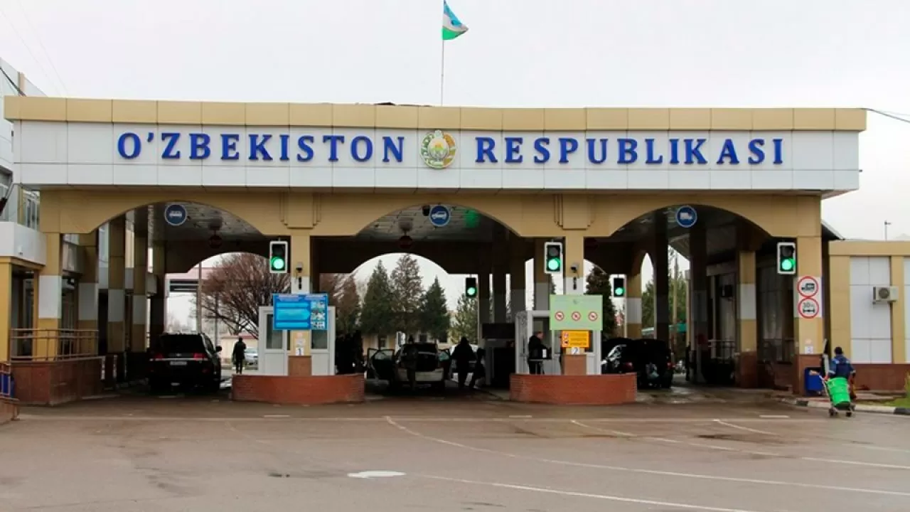 Узбекистан закрыл один пункт пропуска на границе с Казахстаном