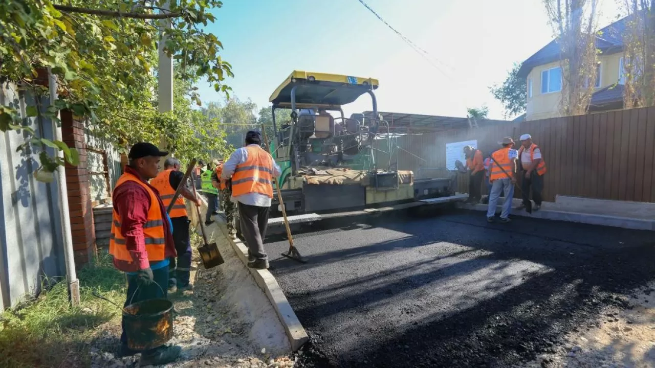 Алматыда асфальттың жаңа түрі сынақтан өткізілуде