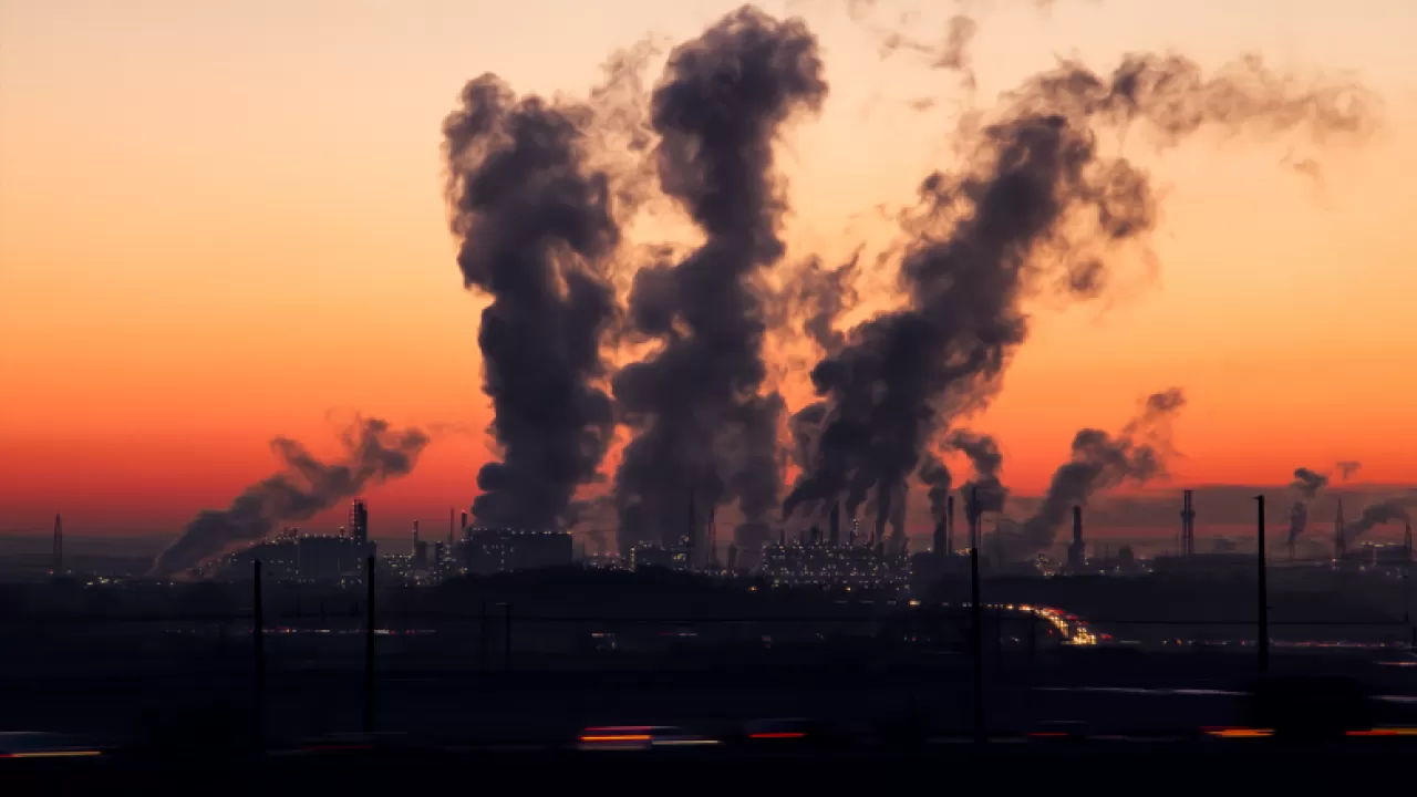 30 семей задыхаются от выбросов НПЗ