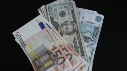 Почем валюта в казахстанских обменниках сегодня?