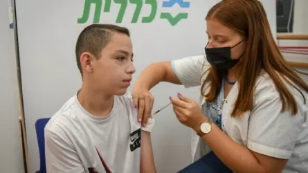 Израильде 5 жасқа дейінгі балаларға COVID-19 вакцинасы егіледі