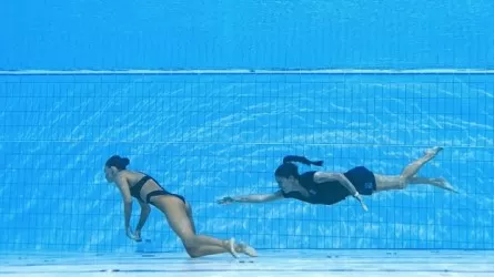 Чемпионка по плаванию потеряла сознание в бассейне из-за последствий вакцинации. Фейк или правда?  