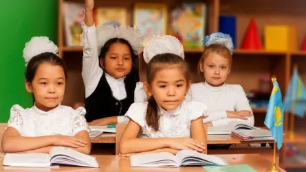 Лишние две недели будут учиться казахстанские школьники