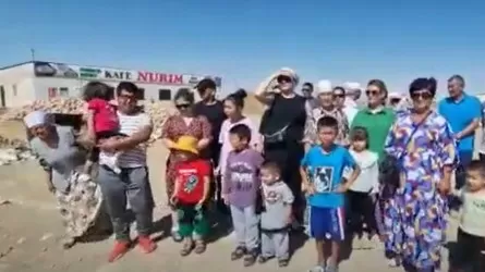 Казахстанцы застряли на закрытой границе с Узбекистаном