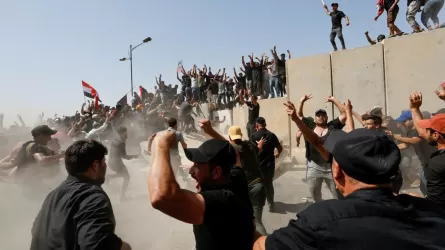 В Ираке демонстранты прорвались в здание парламента