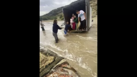Десять человек в Мангистау унесло потоком воды