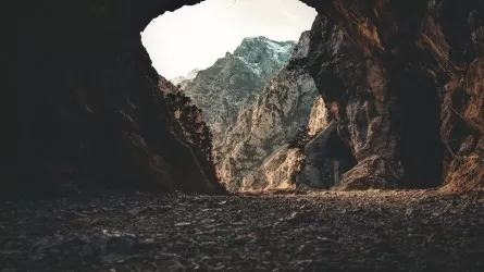 В пещере Каратауских гор археологи обнаружили уникальные находки, которым 48 тысяч лет