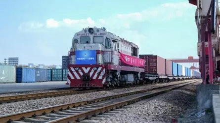 Первый грузовой поезд Китай-Европа отправился из Шанхая в Алматы