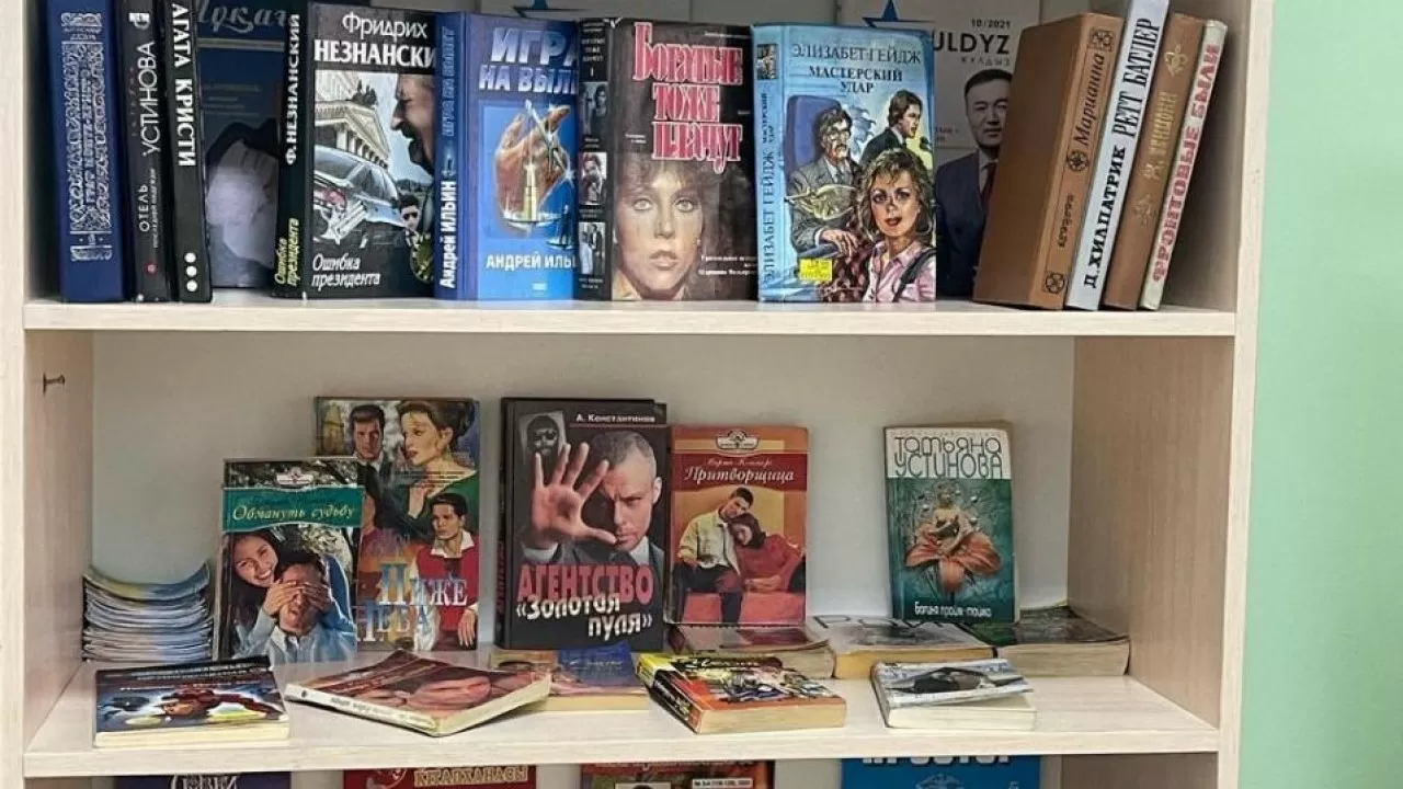 Шкаф с книгами появился в столичной поликлинике