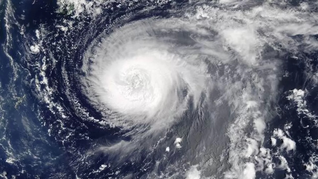 Тропический шторм "Меари" ударил по побережью Японии