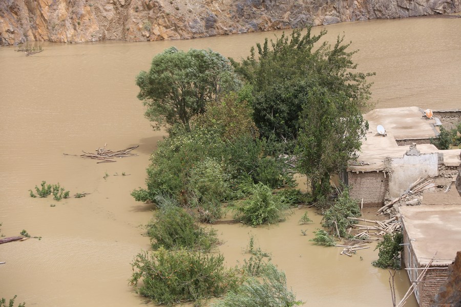 17 человек погибли в результате наводнения в афганской провинции Парван
