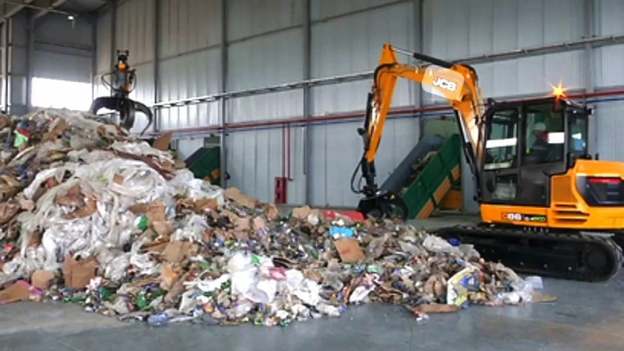 В Атырау строится два завода по сортировке и переработке твердых бытовых отходов