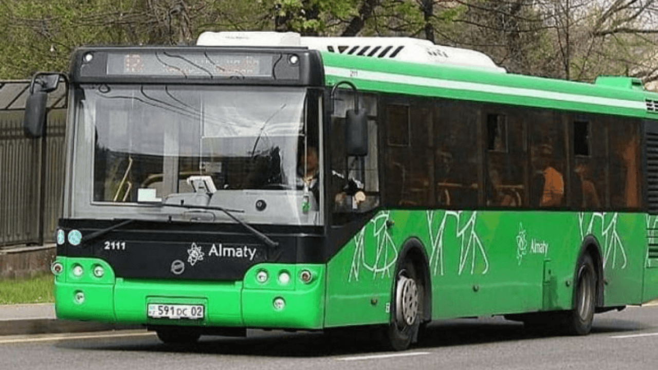 Алматы автобус 2024. Автобусы Алматы. Алматинский автобус. Алматы троллейбус. Маршрутки Алматы