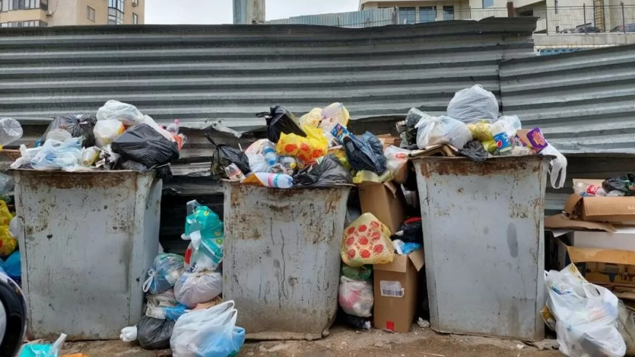 Аким Актау: Тариф на вывоз мусора меньше стоимости пачки сигарет