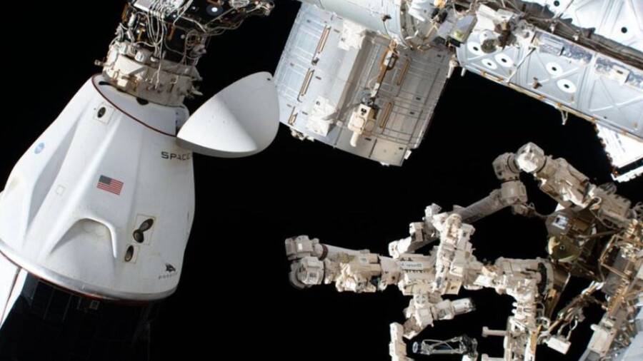 Отстыковка грузового корабля Cargo Dragon от МКС перенесена на 19 августа - NASA