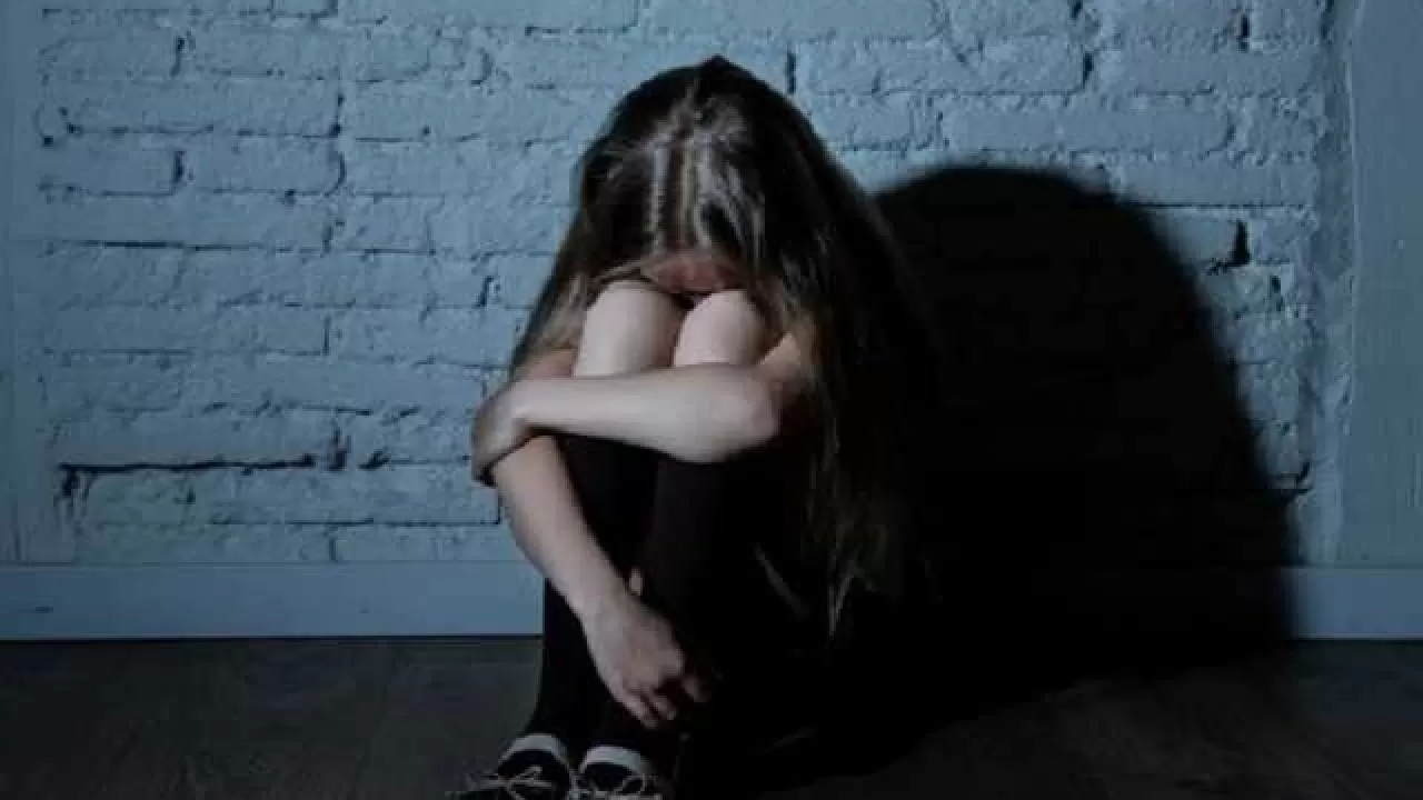 9-летнюю девочку изнасиловал сосед