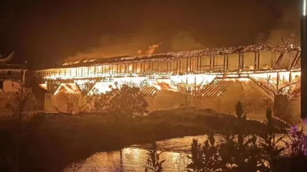 В Китае сгорел мост Ваньань с 900-летней историей