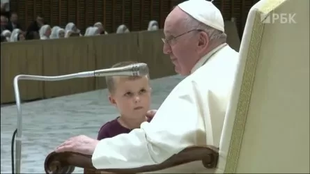 Ребенок прервал речь понтифика в Ватикане