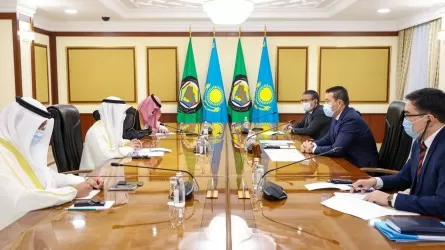 Что обсудил Смаилов с секретарем Совета арабских государств Персидского залива?