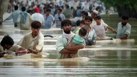 Казахстан направит 400 тыс. долларов пострадавшему от наводнений Пакистану