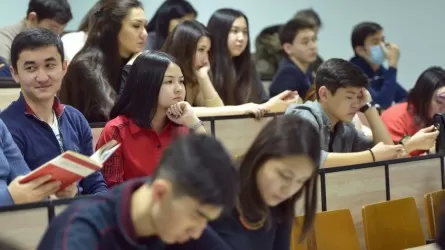 180 тысяч казахстанцев подали документы в колледжи