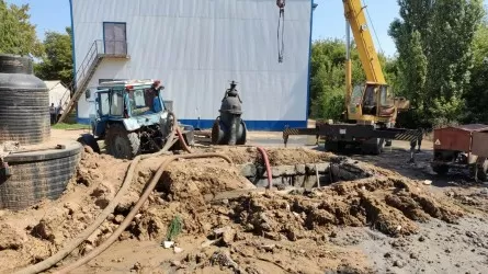 Двое работников горводоканала погибли в канализационных стоках в Уральске