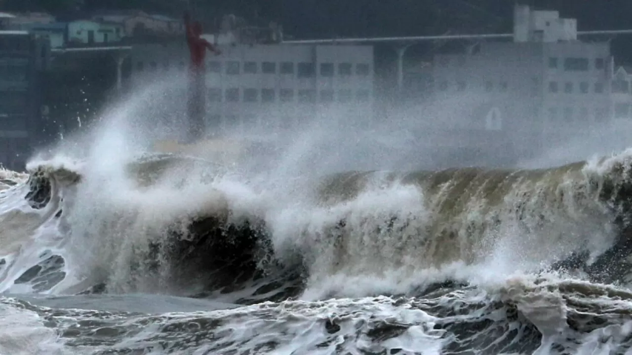 В Японии бушует тайфун, эвакуированы миллионы человек