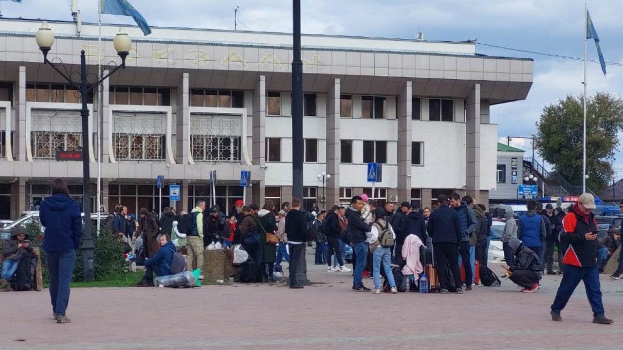 В Уральске владельцы съемных квартир выселяют местных арендаторов и сдают  жилье россиянам | Inbusiness.kz