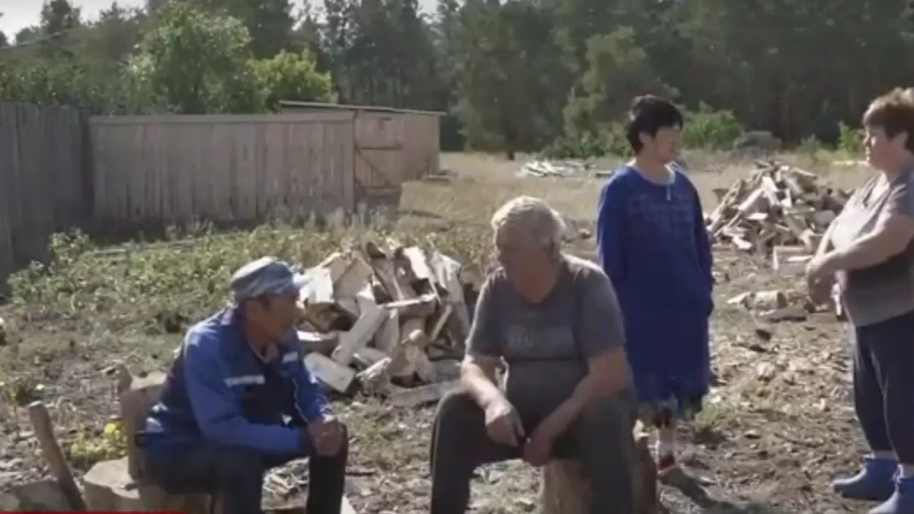 Жители спасенных от лесного пожара сел возвратились в свои дома