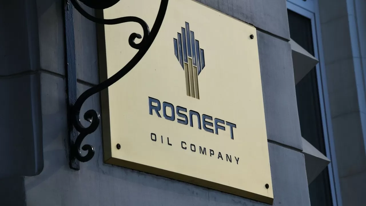 Германия забрала контроль над "дочками" "Роснефти" в стране
