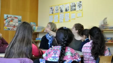 В кафе, акиматах и гостиницах начали учебный год ученики 7 школ Костанайской области  