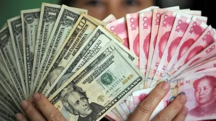 Курс юаня к доллару обновил минимум за 26 месяцев 
