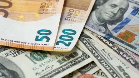 Почему держать доллары и евро на руках россиянам становится все опаснее, рассказал эксперт  