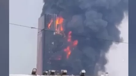 В Китае потушили пожар в небоскребе China Telecom