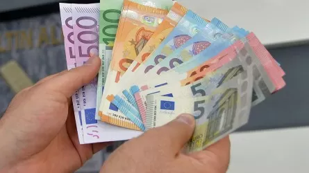 Минимум за 8 лет показал евро на Мосбирже