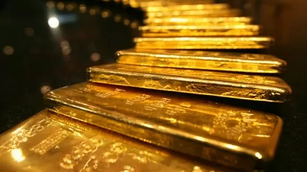 Золото дешевеет на азиатских торгах