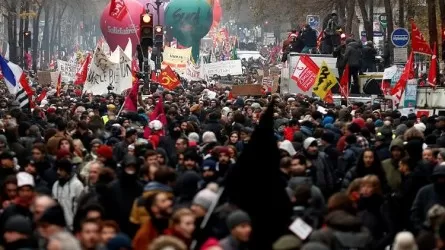 Во Франции началась всеобщая забастовка против повышения пенсионного возраста