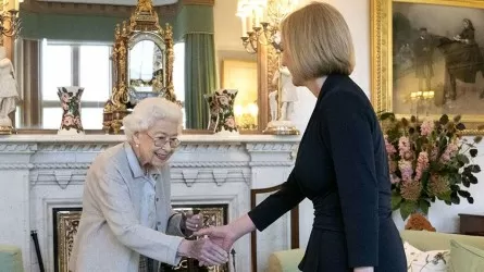 Eлизавета II официально назначила Лиз Трасс премьером Великобритании
