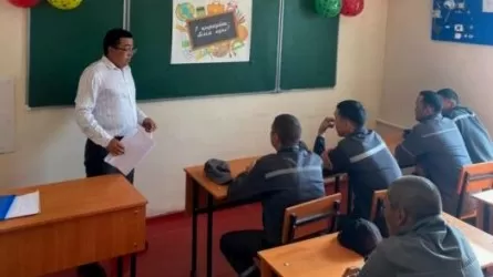 В Шымкенте впервые в школу пошел 48-летний мужчина