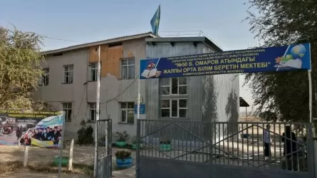 В четыре смены учатся дети в школе Нурлыжол в Туркестанской области