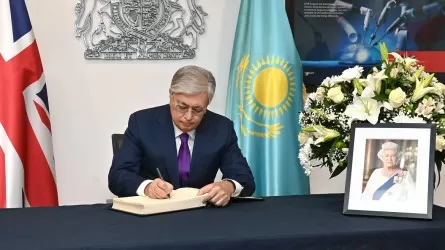 Токаев посетил посольство Великобритании в Казахстане  