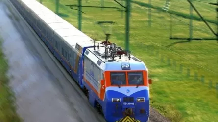 В КТЖ объяснили экстренную остановку поезда Алматы – Петропавловск в степи