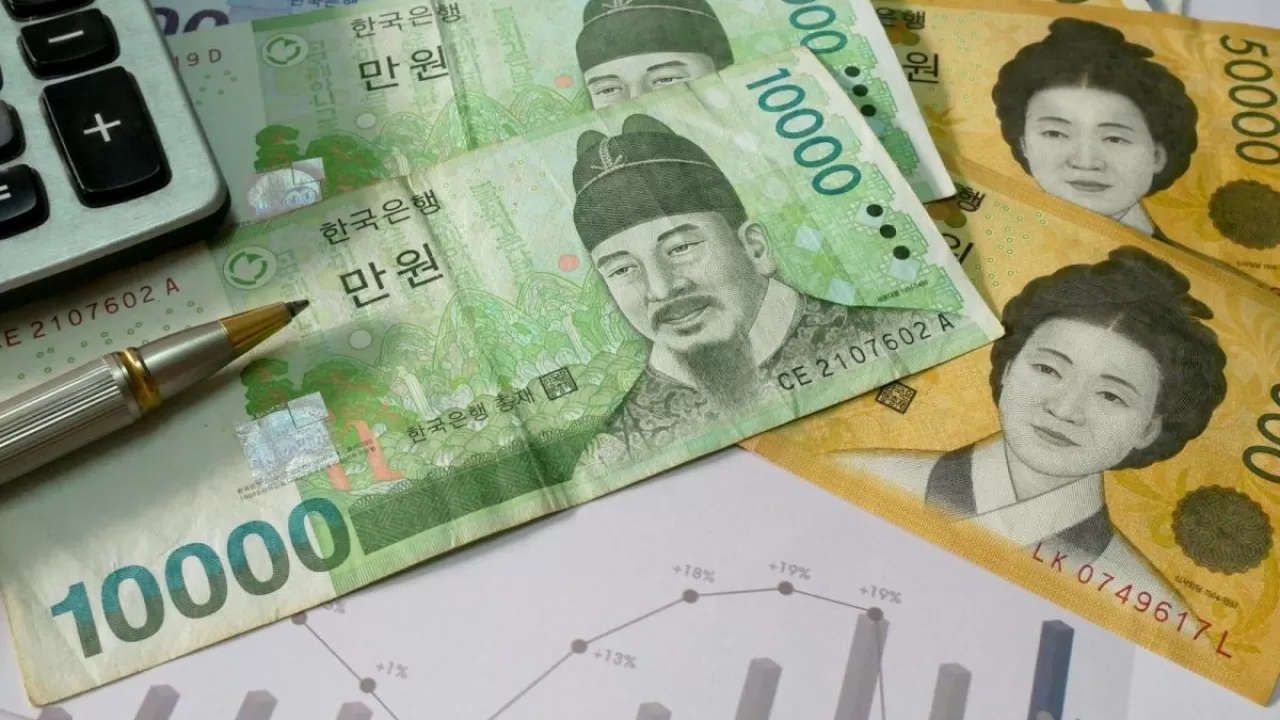 Южнокорейская вона упала к доллару до минимума за более чем 13 лет – СМИ  