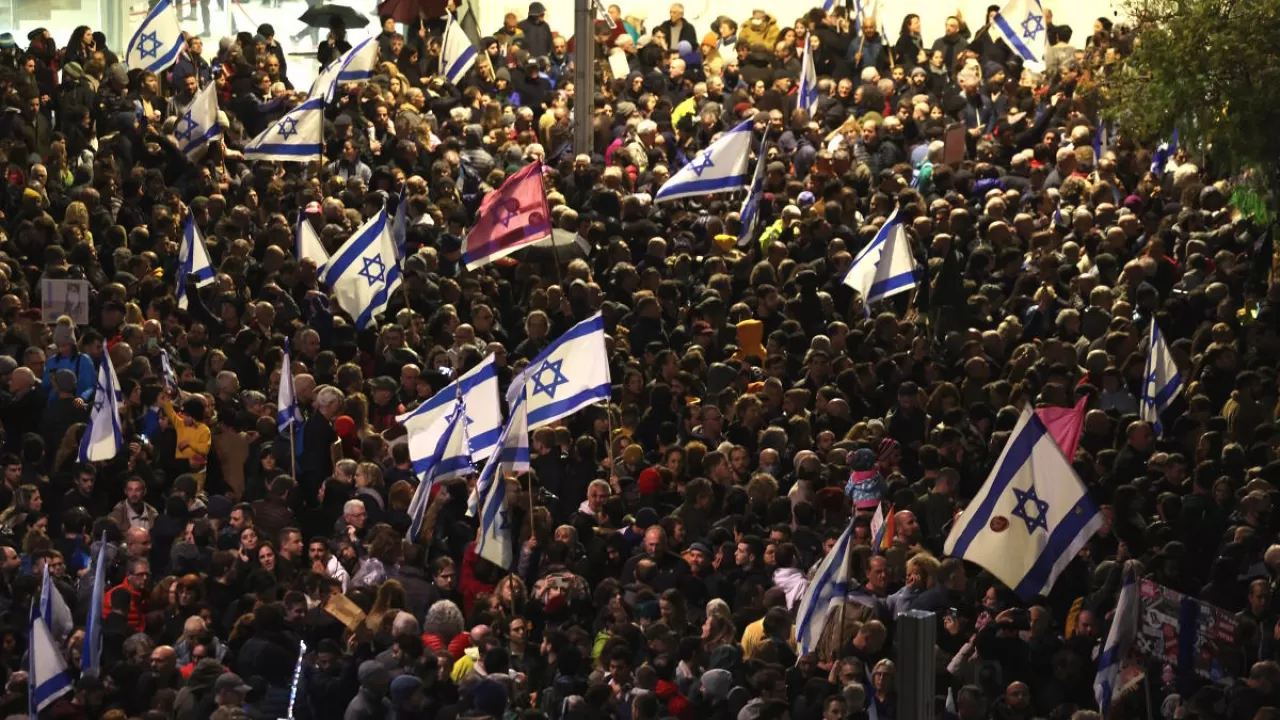 Тысячи протестующих вышли на улицы Тель-Авива