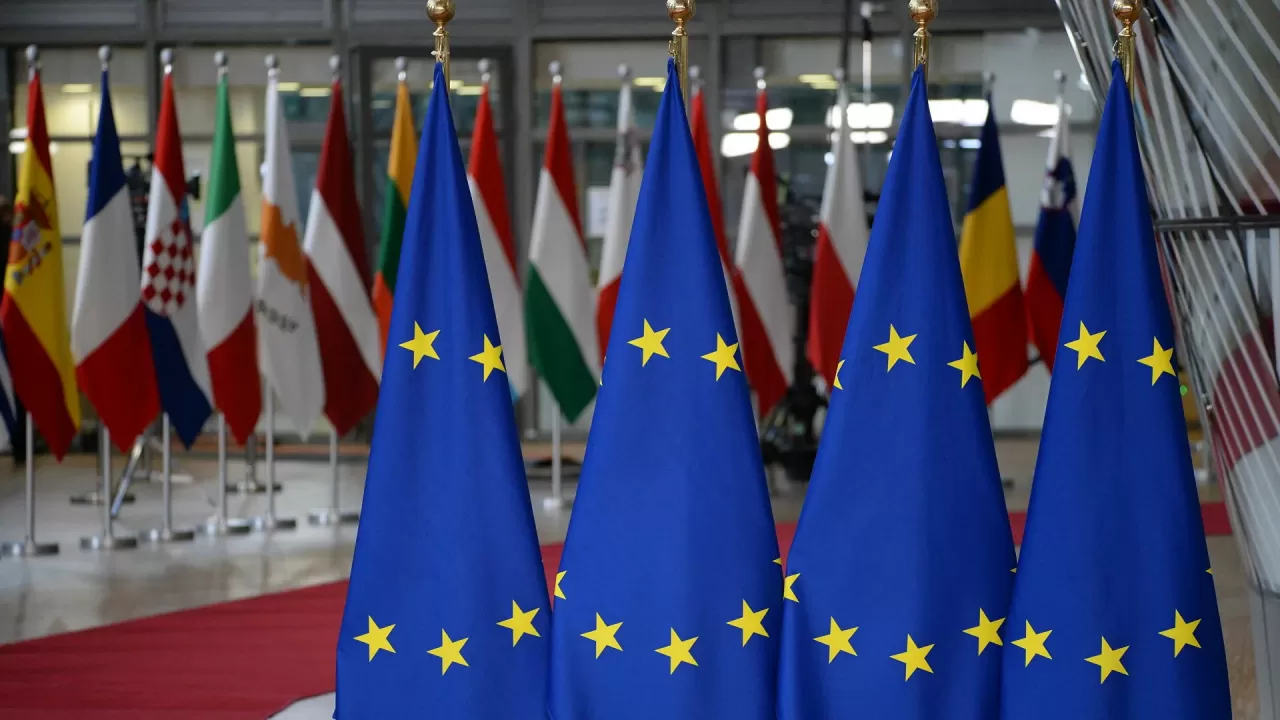 Венгрия требует исключить нескольких россиян из санкций ЕС