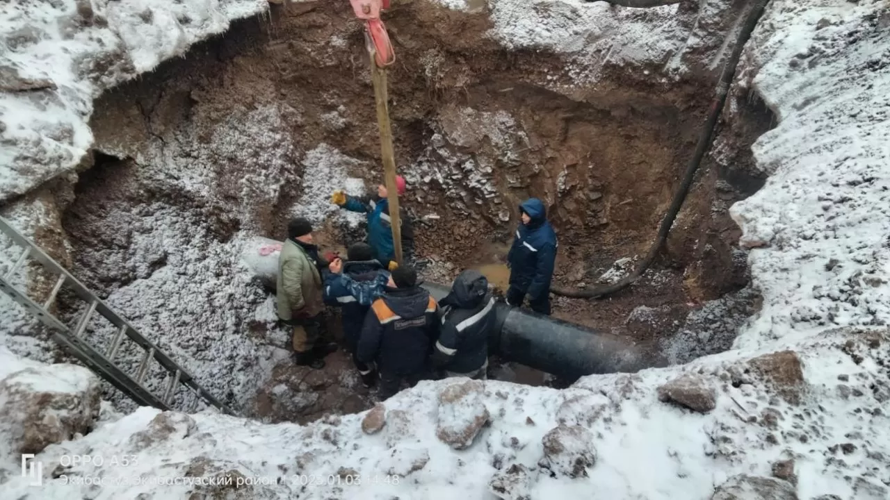Аварию на водопроводе устраняют в Экибастузе