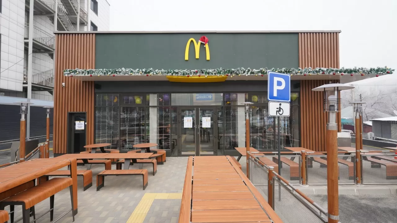 McDonald's в Казахстане возобновит работу в понедельник без названия – СМИ