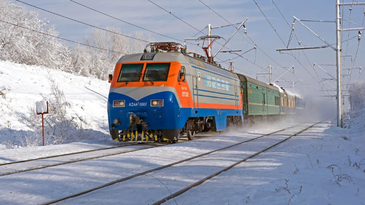 Ктж 2024. Kz4a электровоз. Электровоз Казахстан. КТЖ поезд. Локомотивы Казахстана.